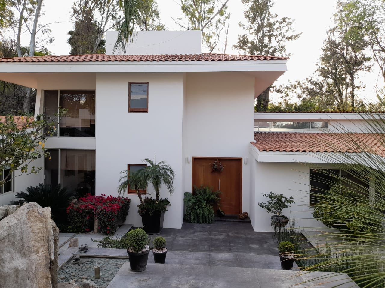 RESIDENCIA ELEGANTE Y MODERNA